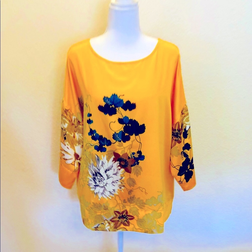 SOFT SURROUNDINGS BEAUTIFUL YELLOW FLORAL SATIN LIKE TOP